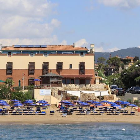 Hotel Villa Tramonto Direttamente Sul Mare San Vincenzo Buitenkant foto