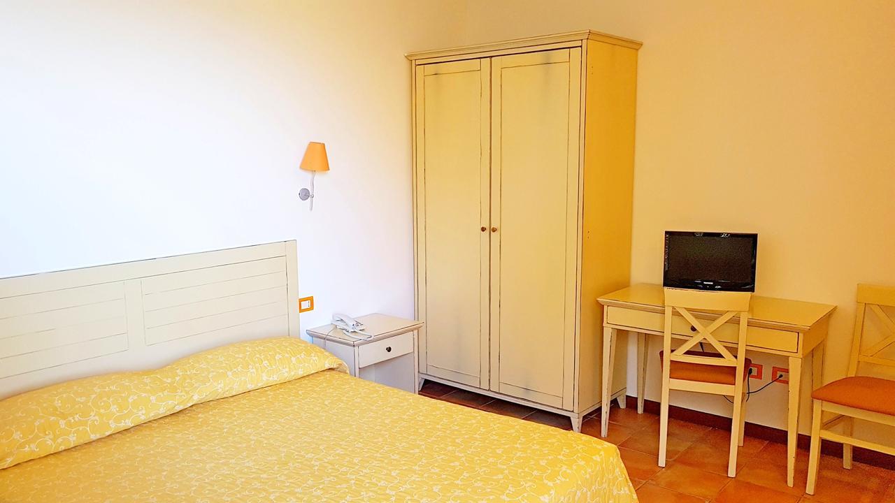 Hotel Villa Tramonto Direttamente Sul Mare San Vincenzo Buitenkant foto