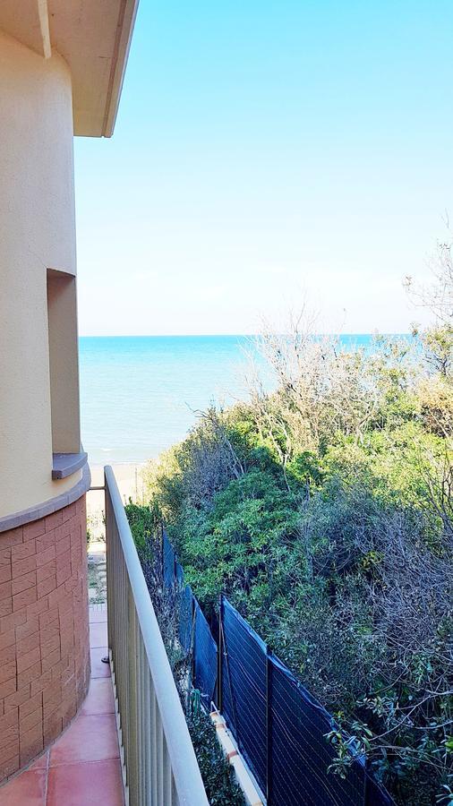 Hotel Villa Tramonto Direttamente Sul Mare San Vincenzo Buitenkant foto