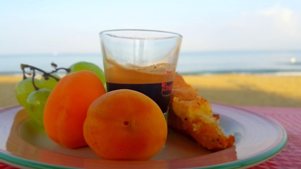 Hotel Villa Tramonto Direttamente Sul Mare San Vincenzo Buitenkant foto