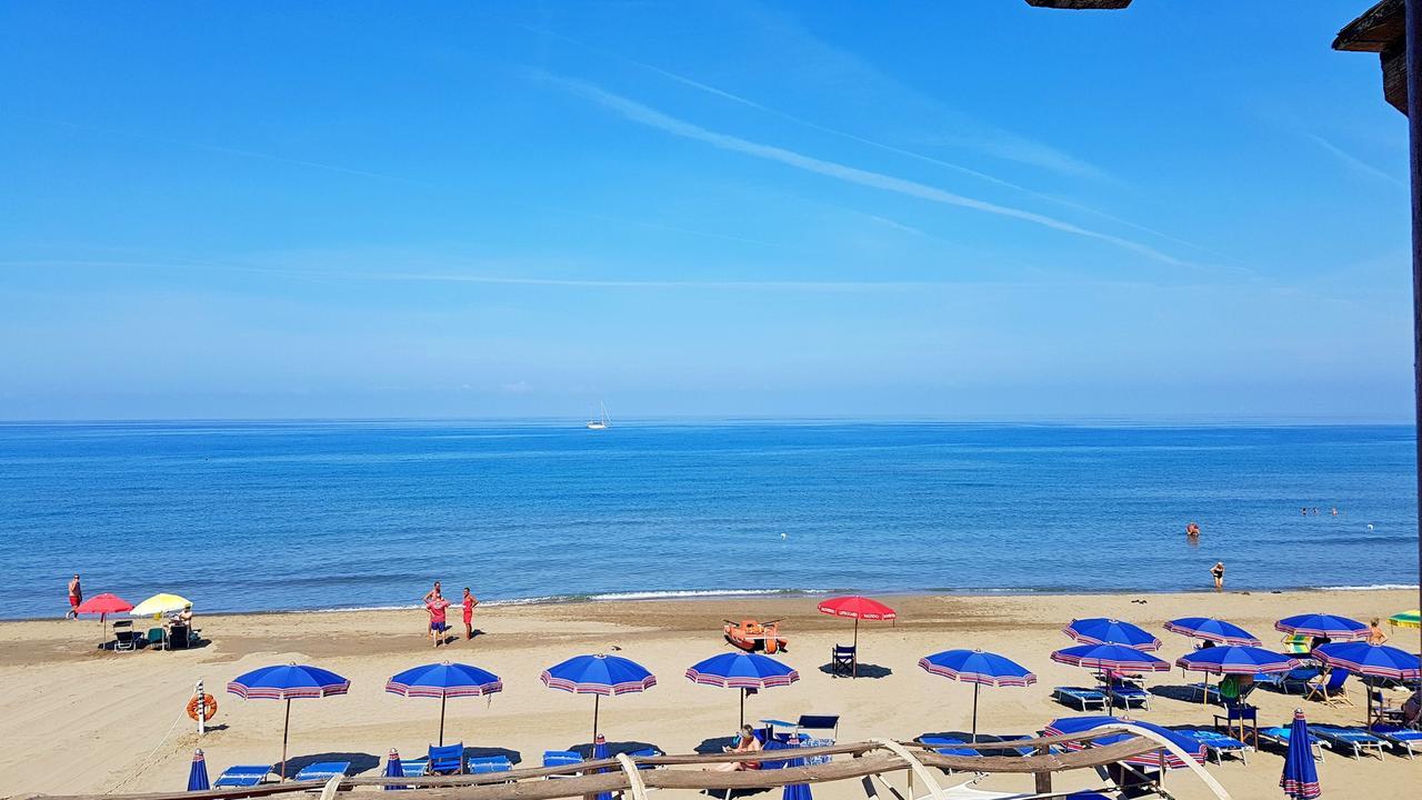 Hotel Villa Tramonto Direttamente Sul Mare San Vincenzo Buitenkant foto